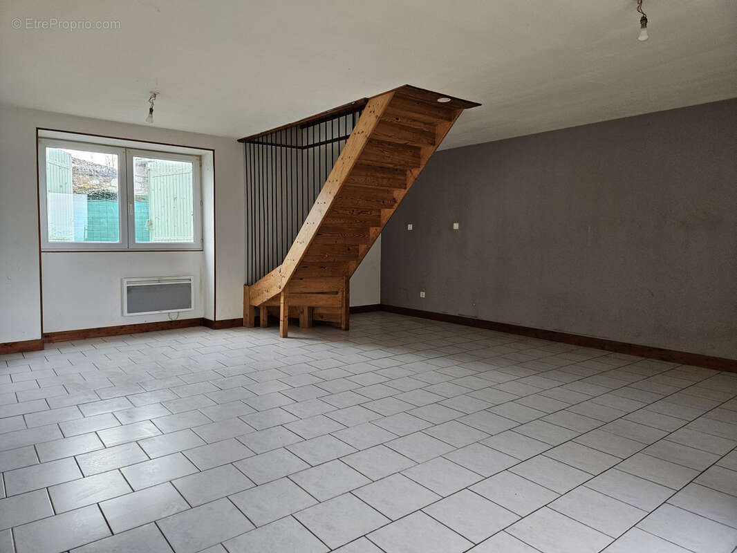 Exclusivité vianne (47) - ensemble immobilier - 2 appartements - 61m2 & 53m2 - t3 & t2 - 12000€/an - parking - - photo 2