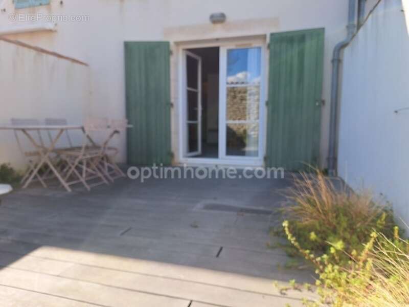 Appartement  avec extérieur clos de murs  au port de st martin de ré - photo 10