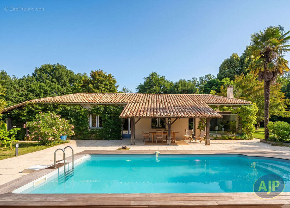 Maison à LE TEMPLE