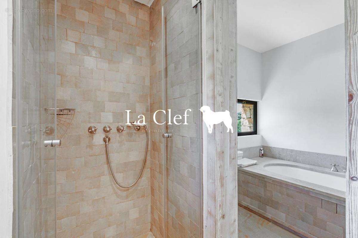 Maison à ROQUEBRUNE-SUR-ARGENS