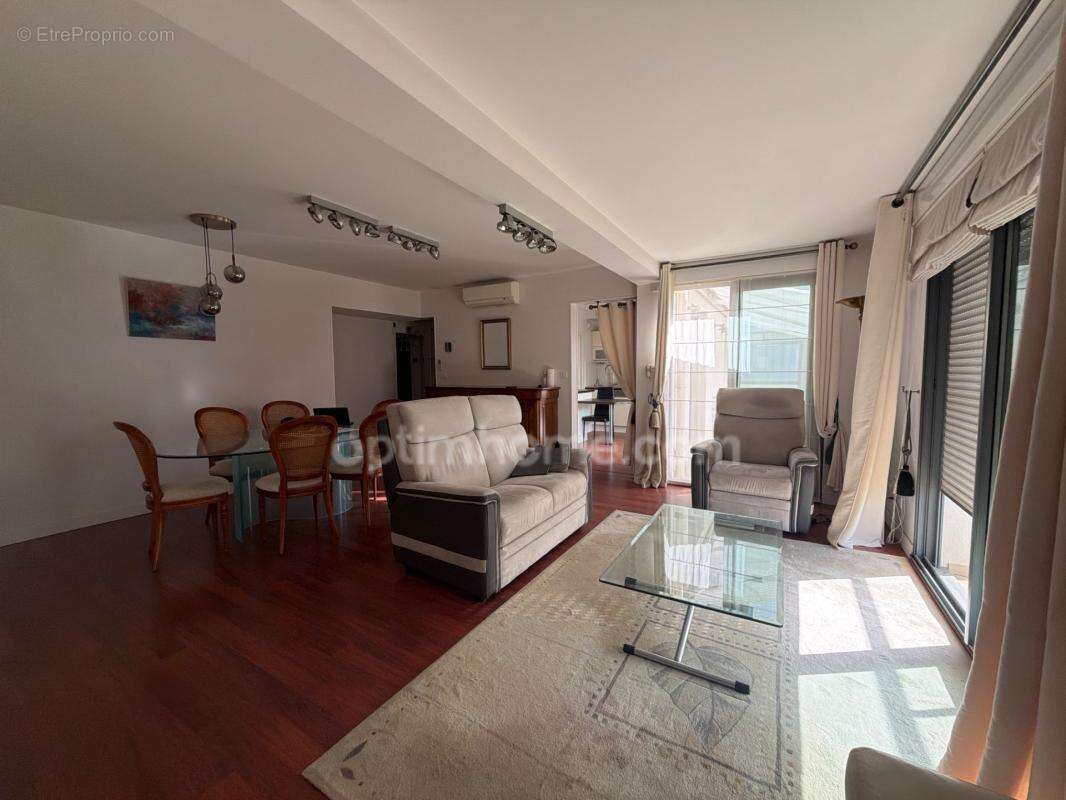 « Exceptionnel appartement de 90 m² dans le quartier recherché de Saint-Éloi, à La Rochelle – Résidence de standing, calme, lumi - photo 14