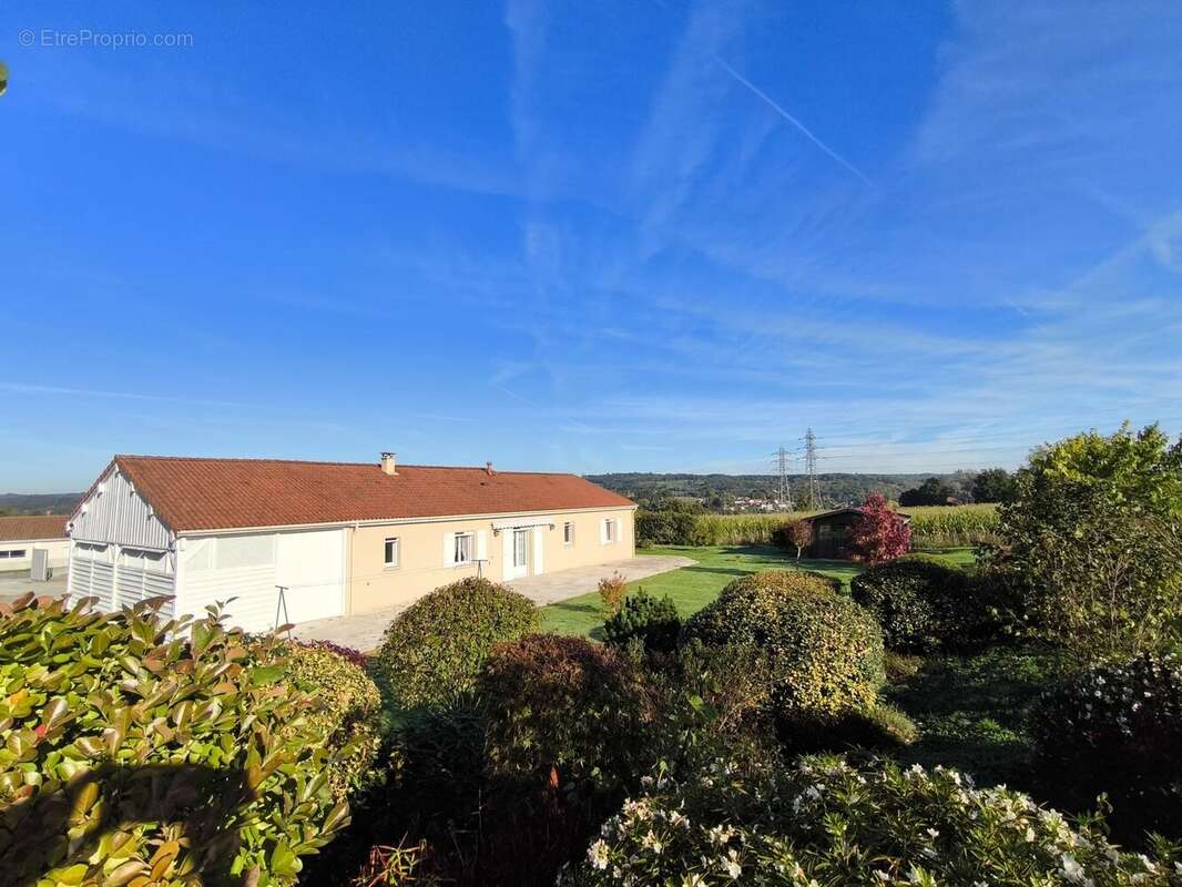 Maison à CHAILLAC-SUR-VIENNE