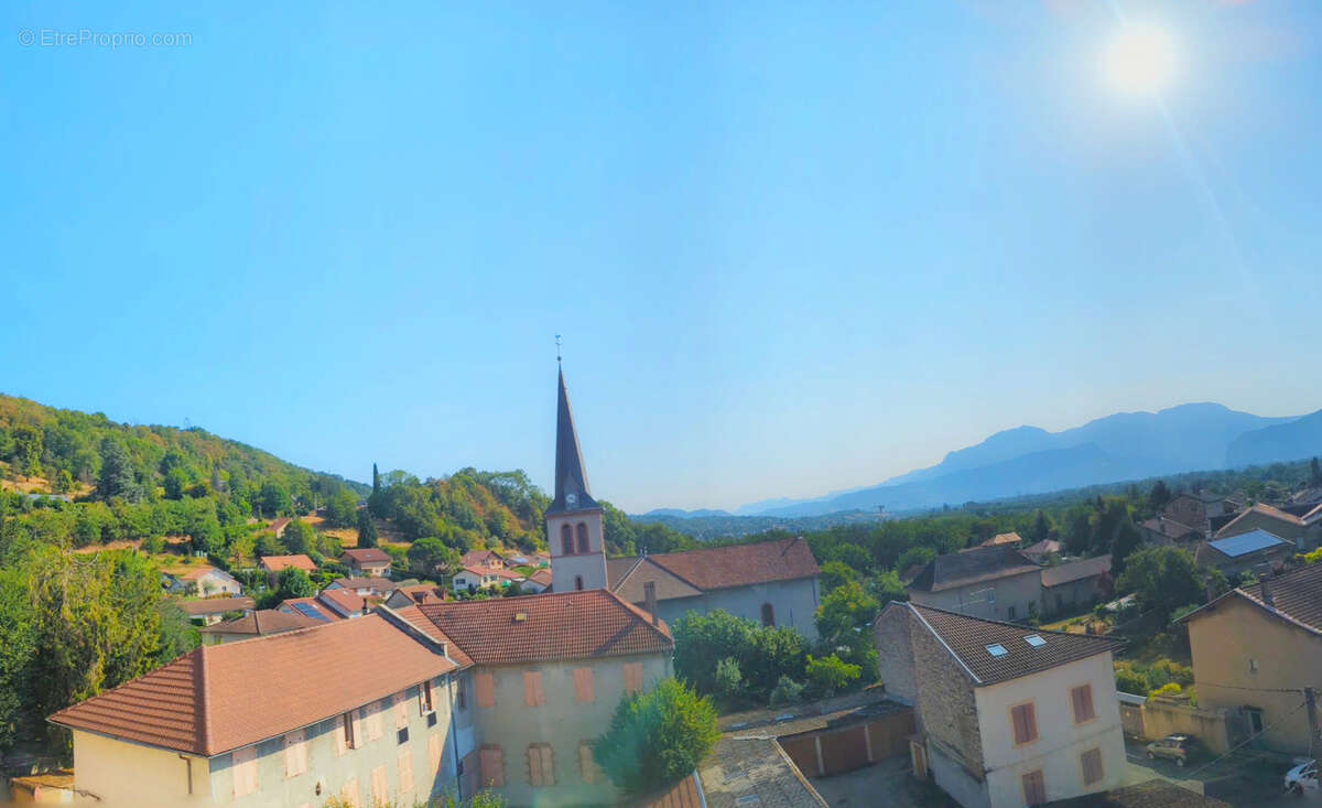 Appartement à vendre 4 pièces TULLINS (38) -  62.79 m² - Dernier étage - 2 chambres- 2 caves et stationnement au bas de l'immeub - photo 10