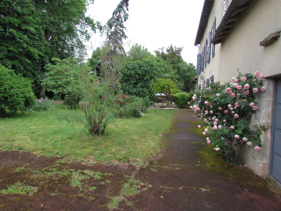 Maison à BERNAC