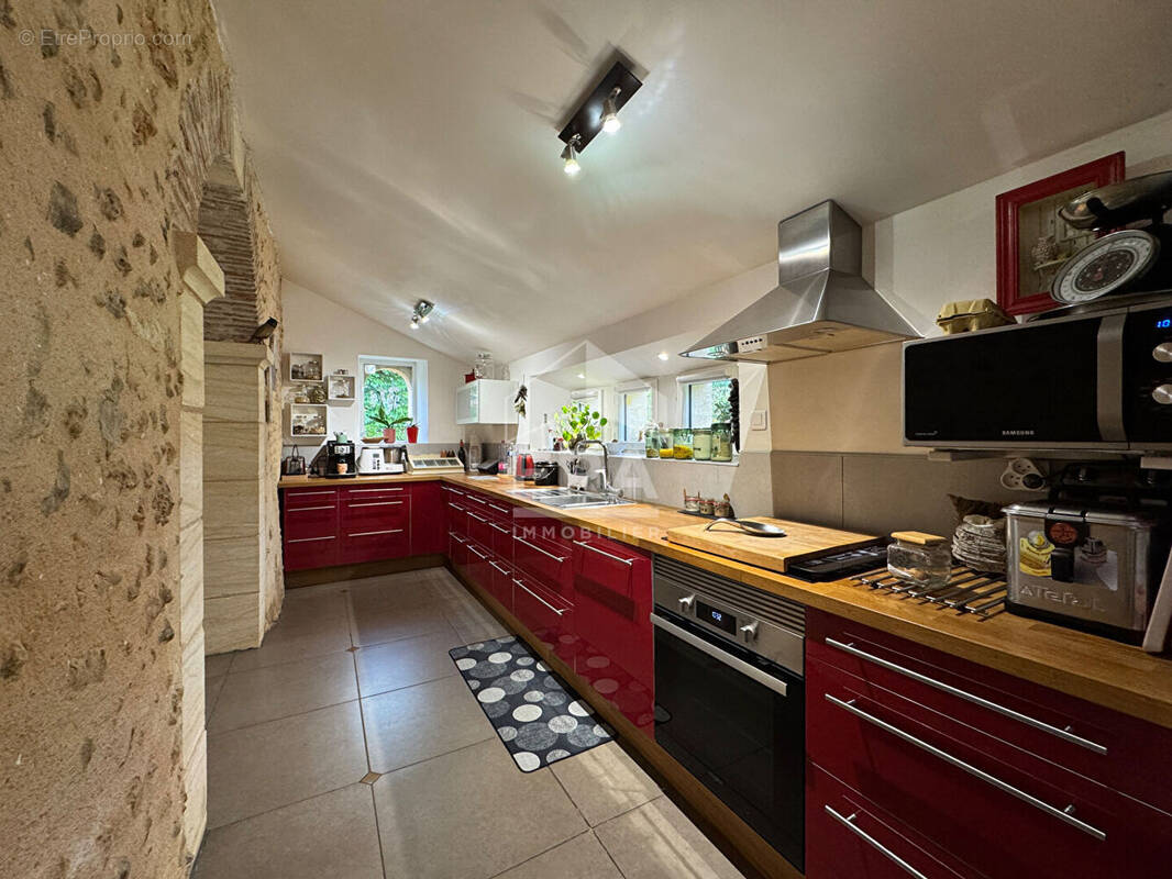 Maison à NOTRE-DAME-DE-SANILHAC