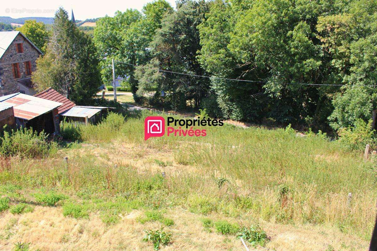 Maison 7 pièces de 140m² et  1748m² de terrain avec dépendances Manzat 63410 - photo 17