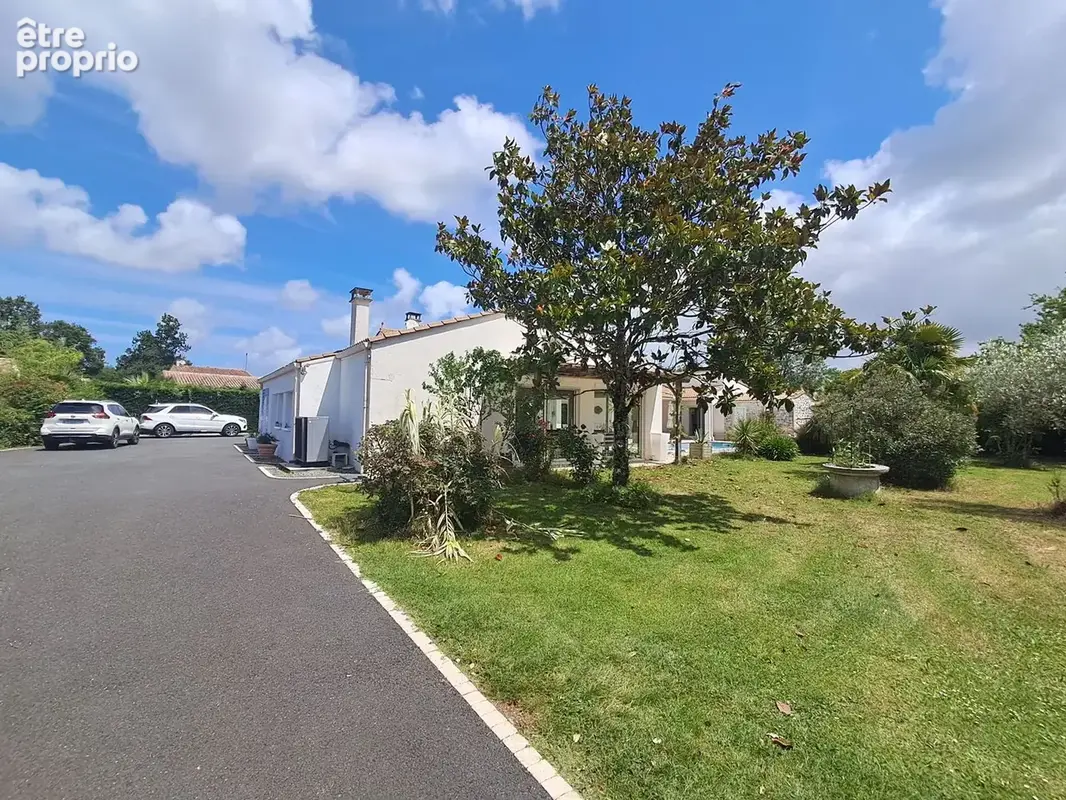 Maison 273 m² à Breuillet  - photo 2