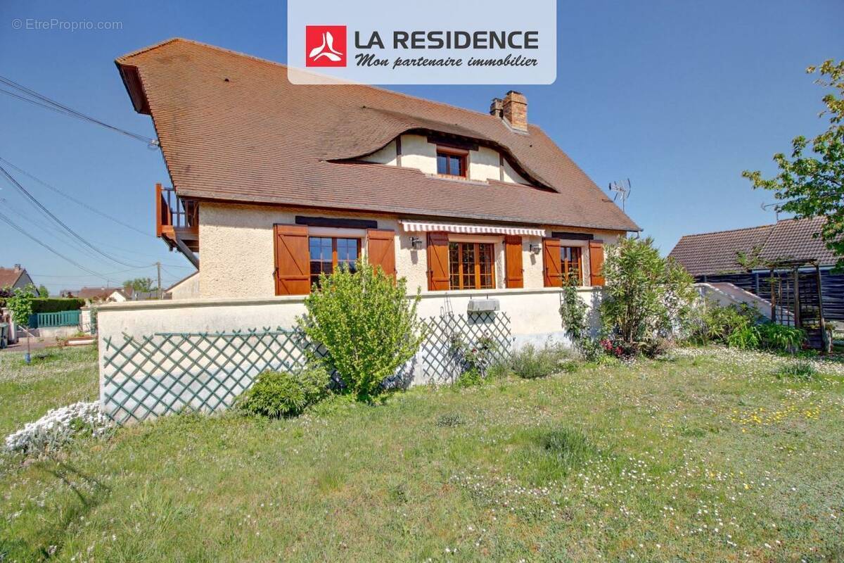 Maison à COURCELLES-SUR-SEINE