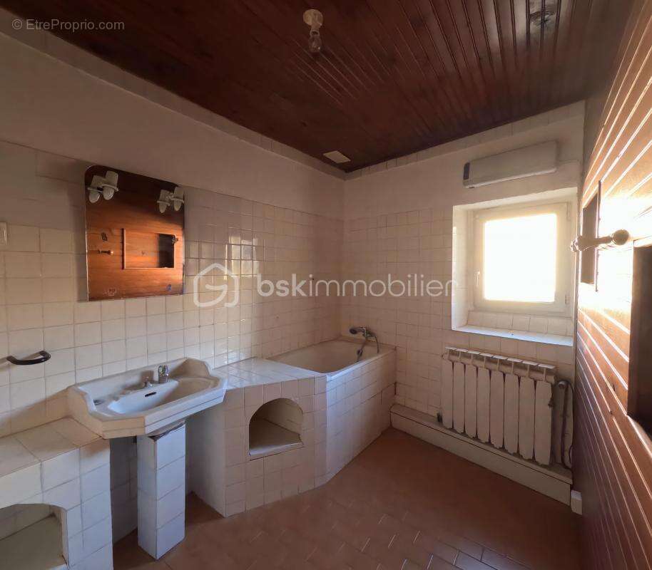 Maison à SAINT-REMEZE