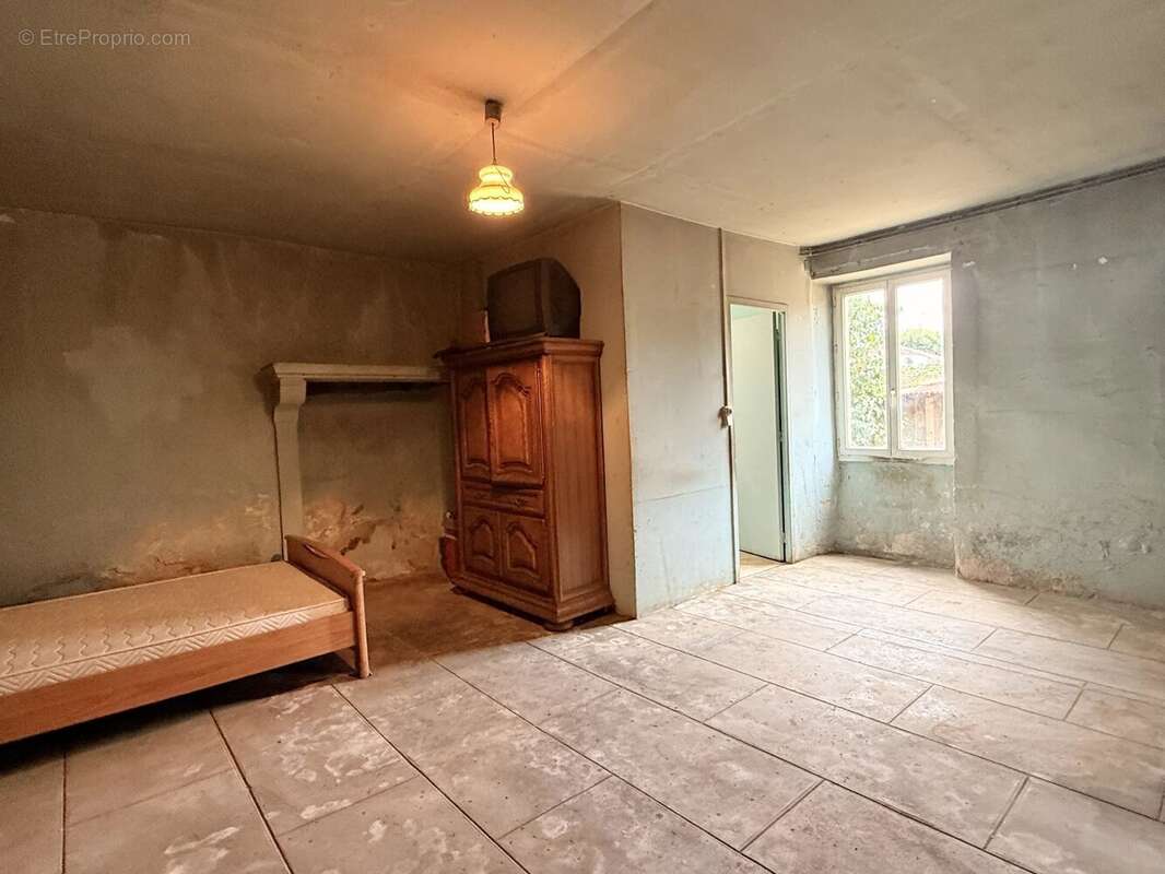 Maison à potentiel avec grange, proche de Brigueuil - photo 10