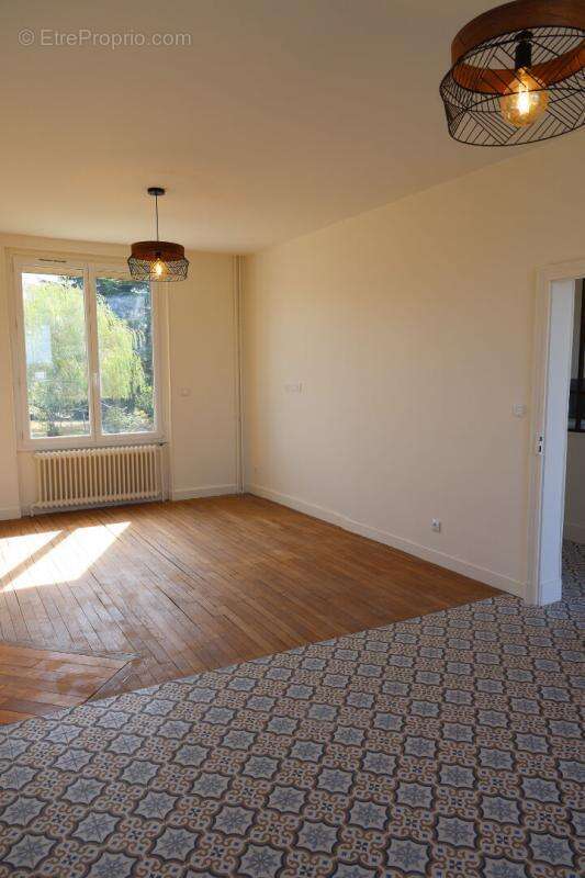 Maison à COSNE-COURS-SUR-LOIRE