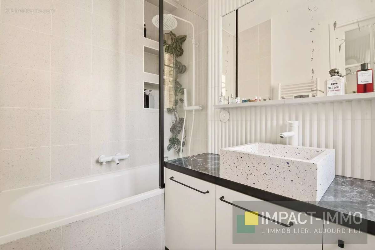 Appartement à COURBEVOIE