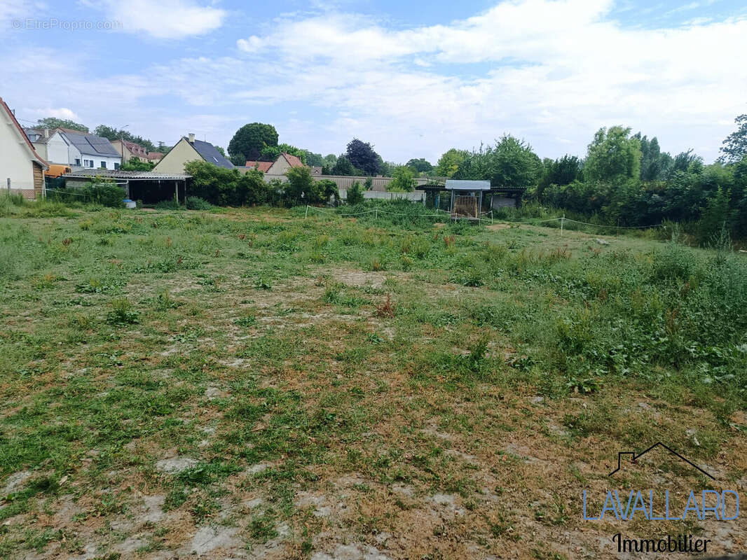 Terrain 783 m² à Yzeux  - photo 3