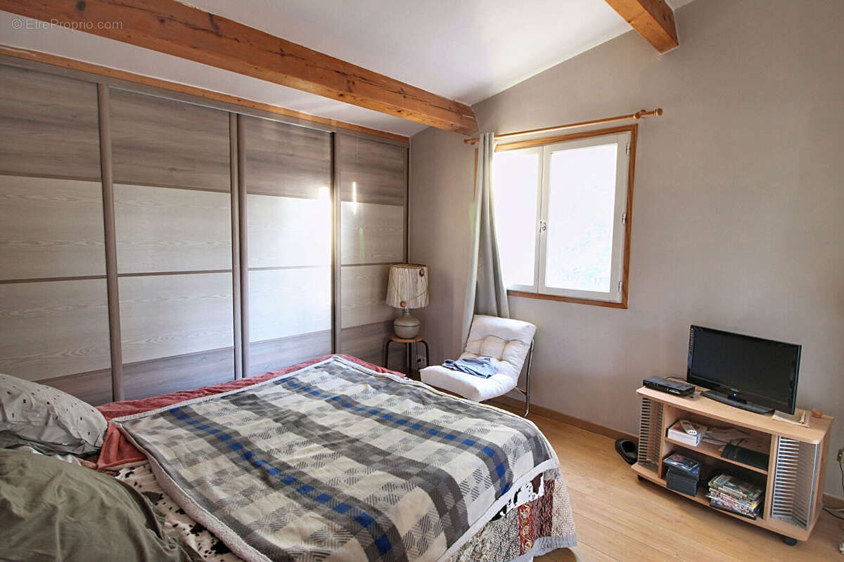 Maison à ENTRECASTEAUX