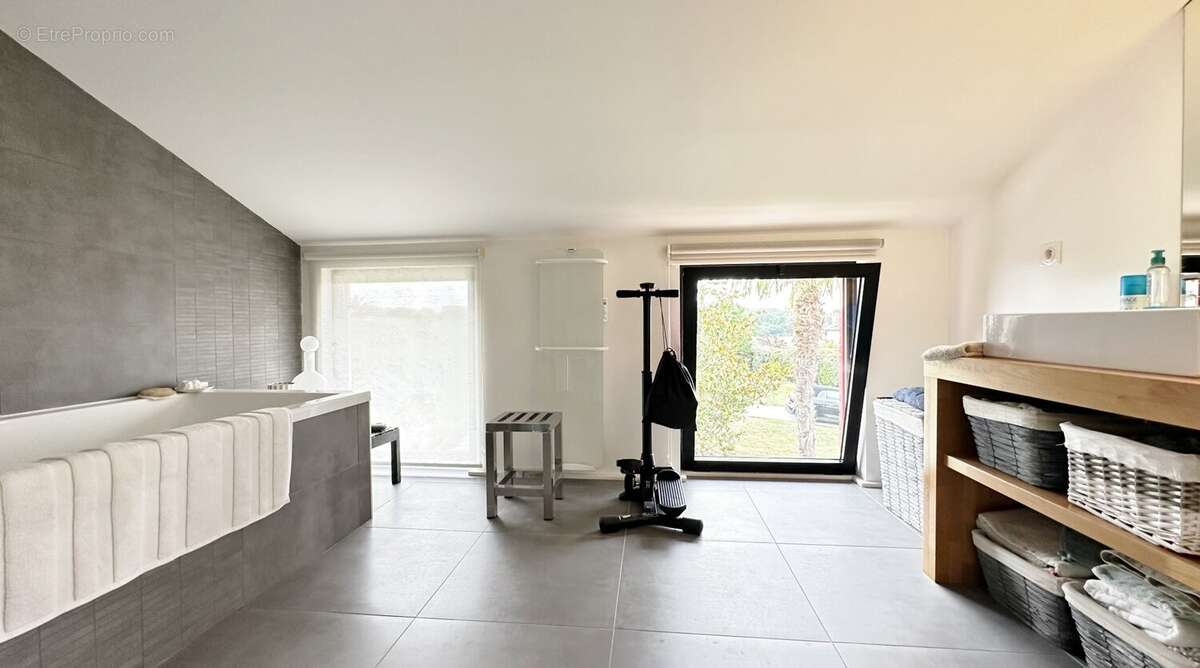 Arcangues  villa  d'architecte  vue panoramique sur les pyrénées - photo 19