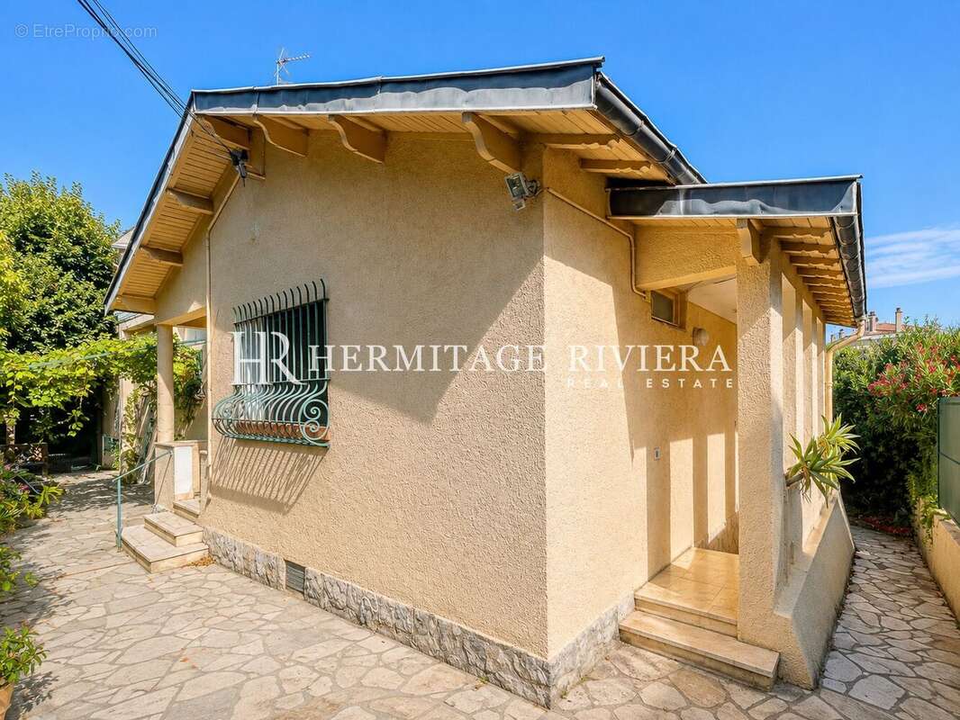 Maison 200 m² à Villefranche-Sur-Mer  - photo 10