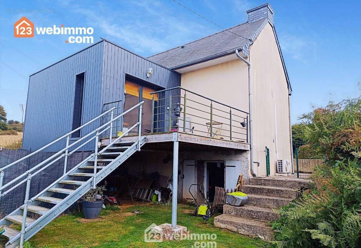 Maison à CAOUENNEC-LANVEZEAC