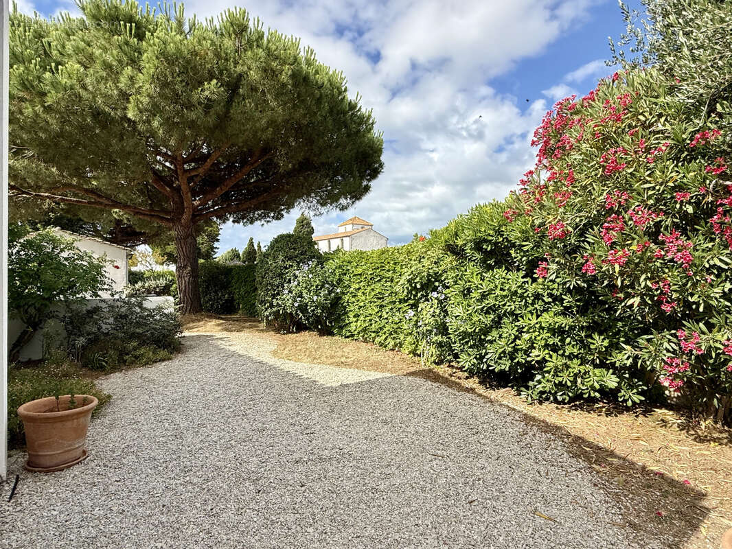 Maison plein cœur du village de Loix - photo 5