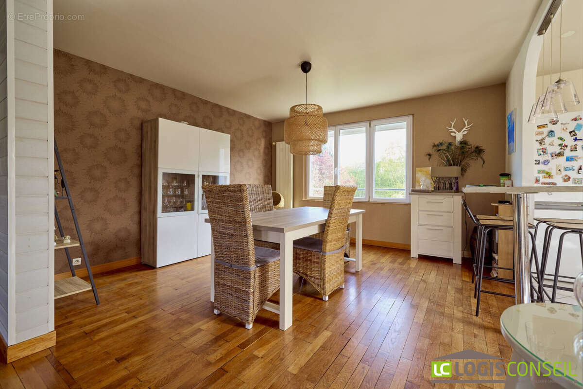 Salle à manger - Maison à BOURG-LA-REINE