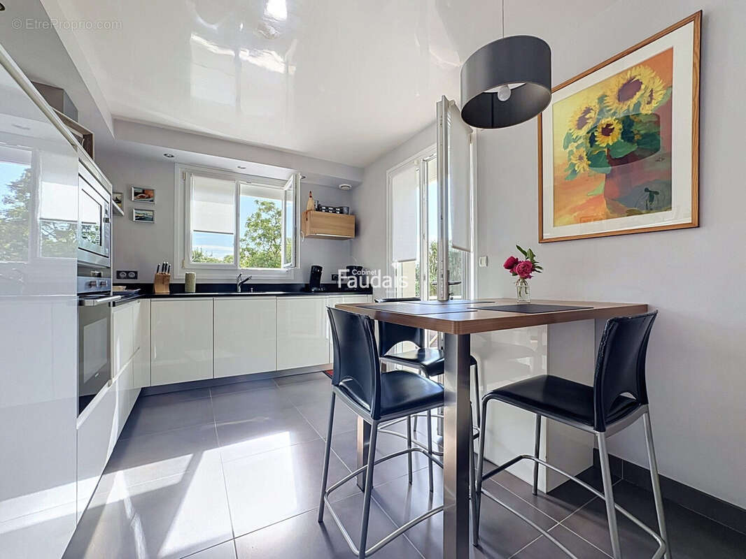 Maison 126 m² à Saint-Gilles  - photo 9