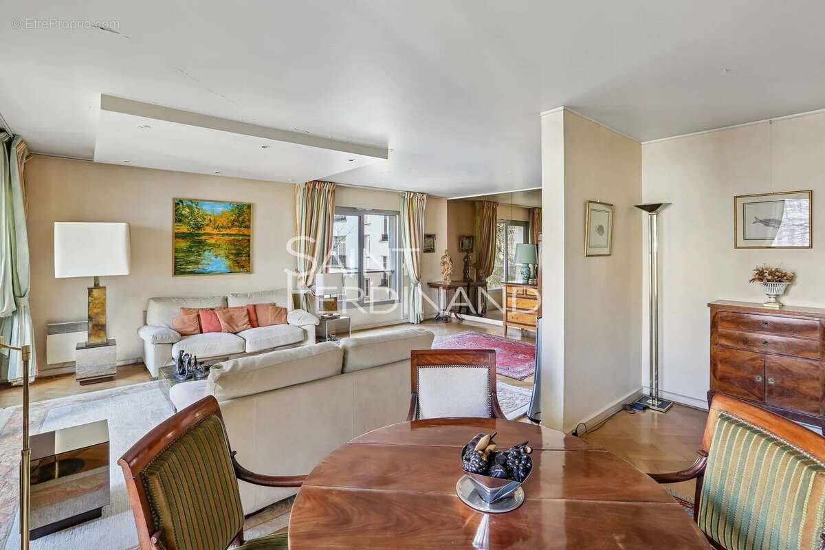 Appartement à NEUILLY-SUR-SEINE