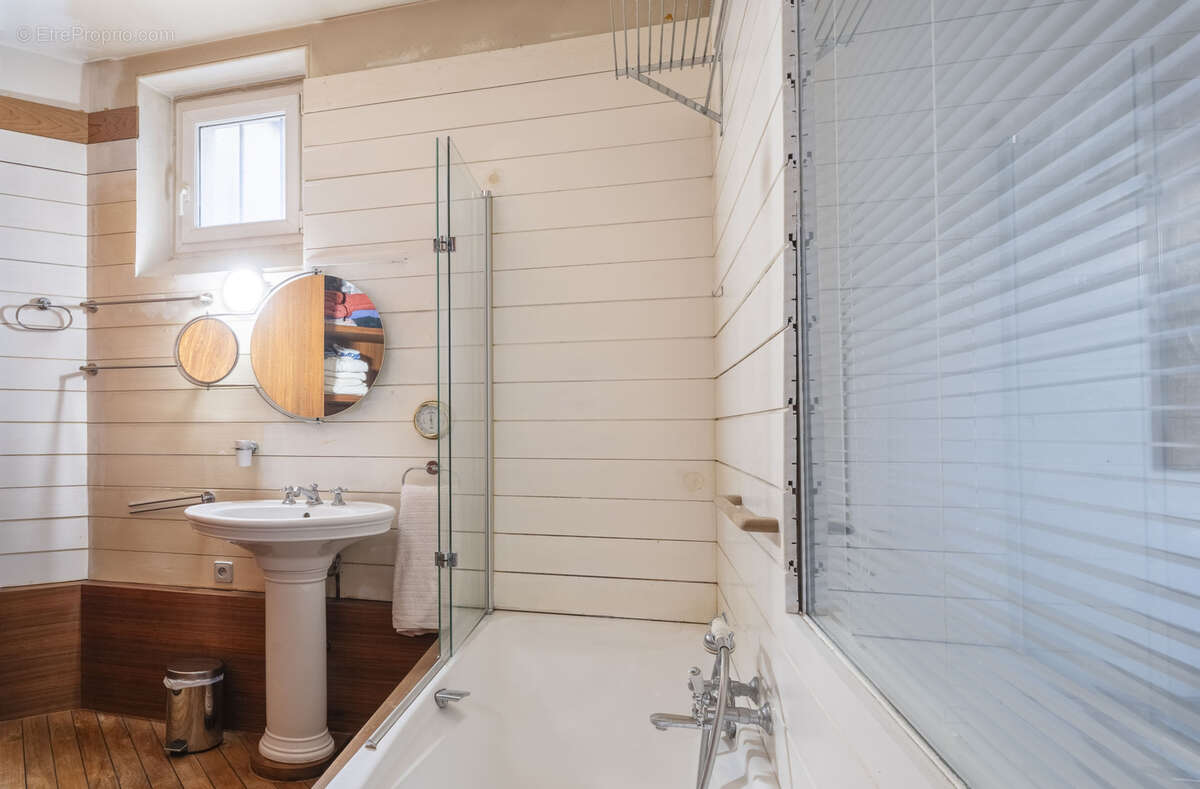 Appartement à PARIS-14E