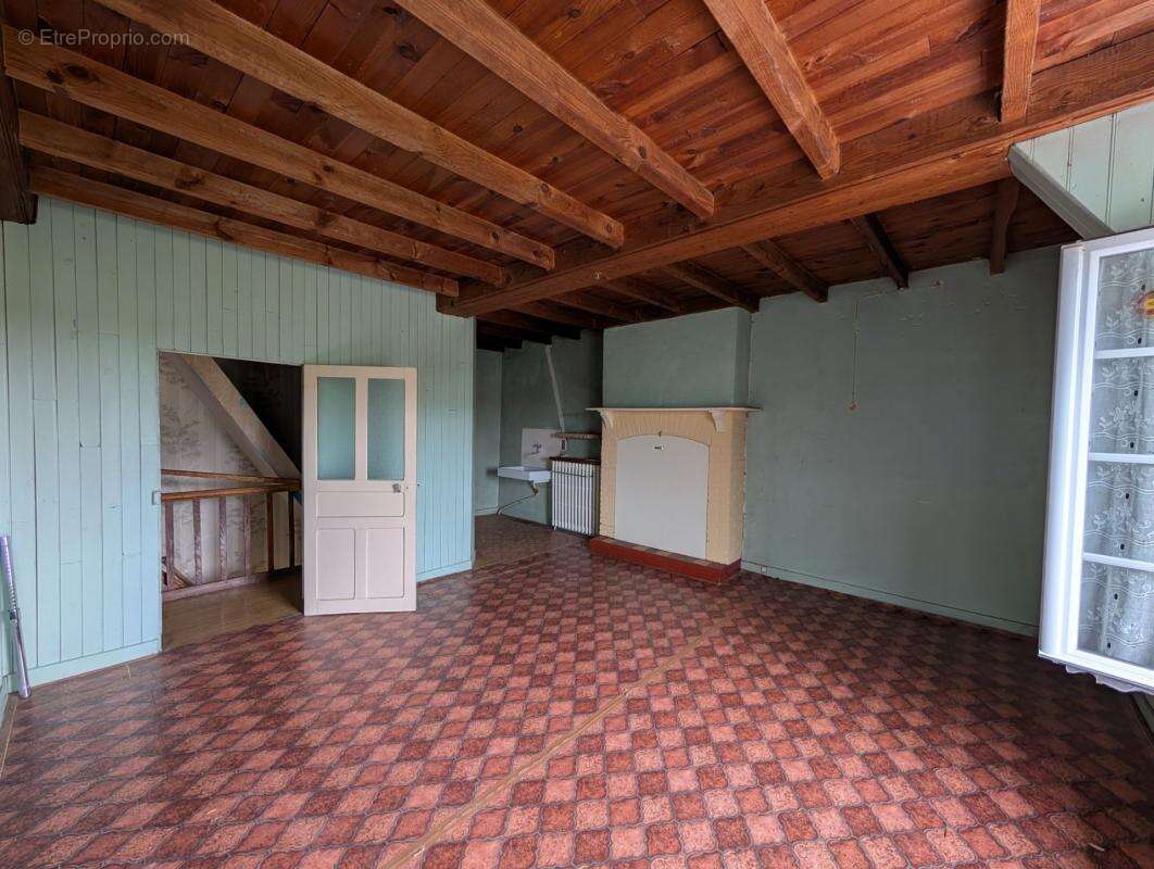 Ensemble de caractère avec 8 400 m² de terrain et vastes dépendances – Le Teilleul (50640) - photo 9