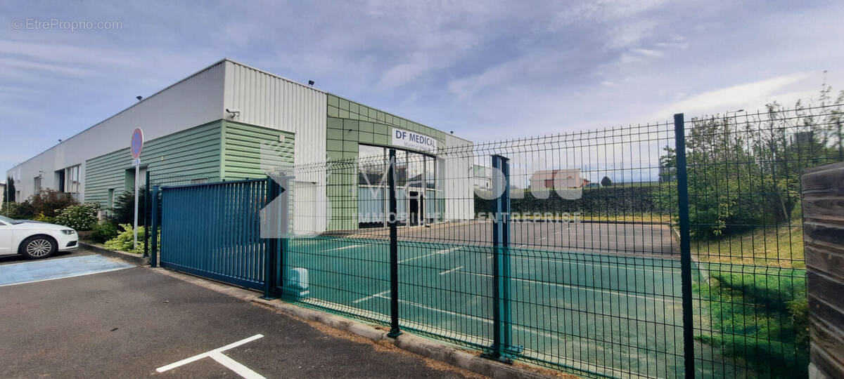 Commerce à MONTVERDUN