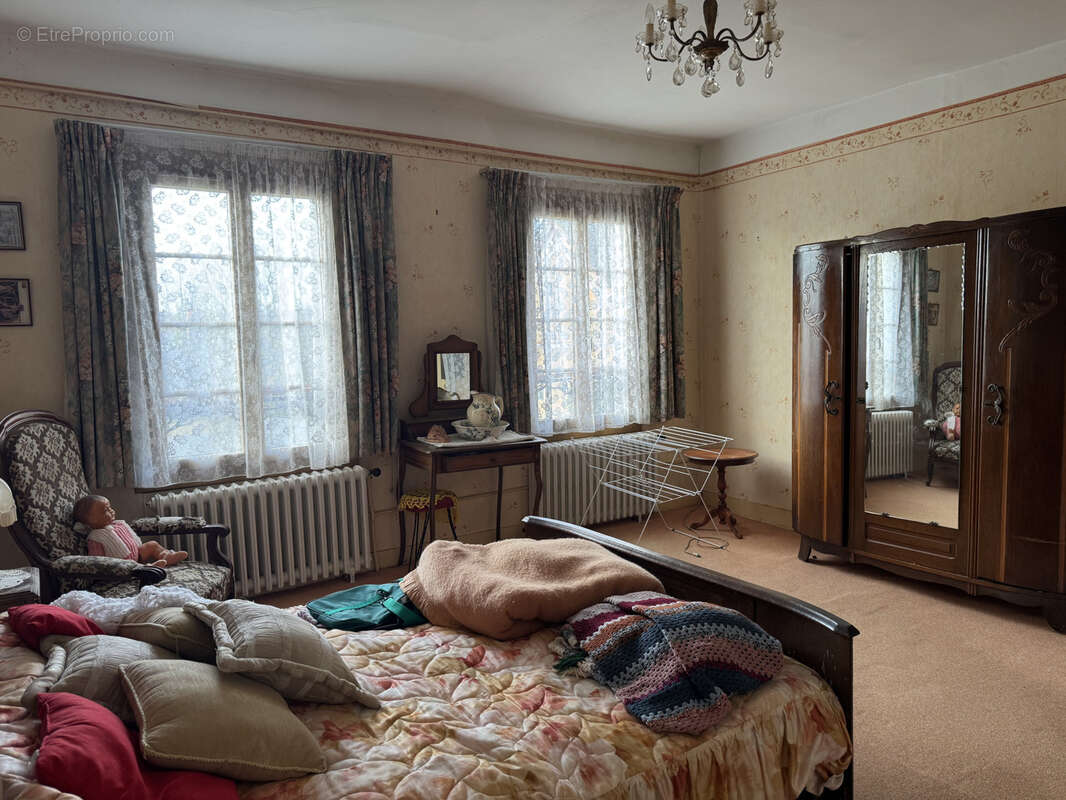 Maison à BELLOU-LE-TRICHARD