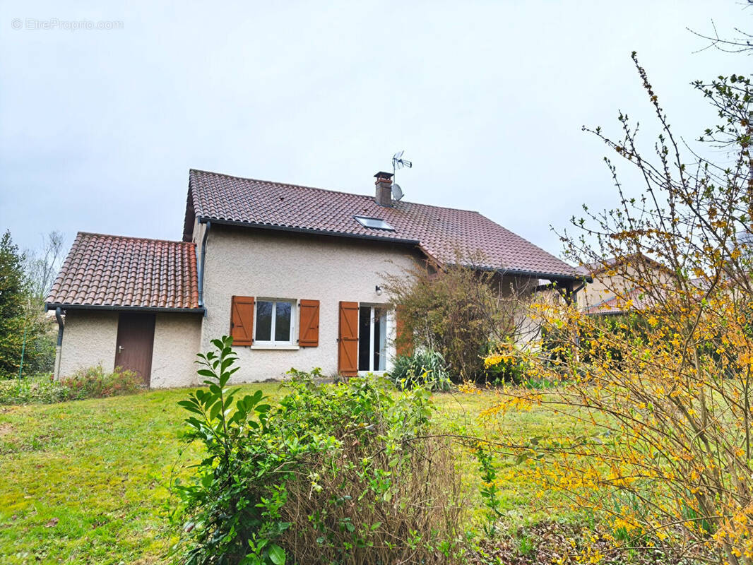 Maison à SAINT-DENIS-LES-BOURG