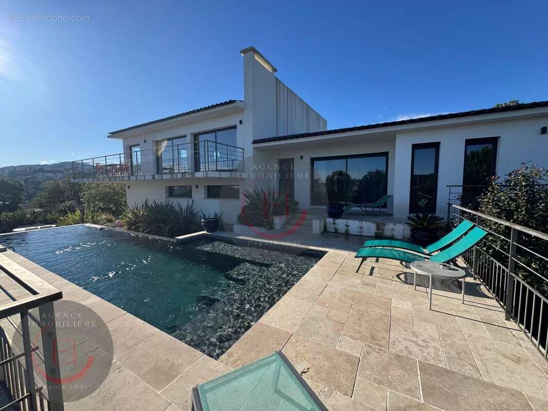 Maison à LES ADRETS-DE-L&#039;ESTEREL