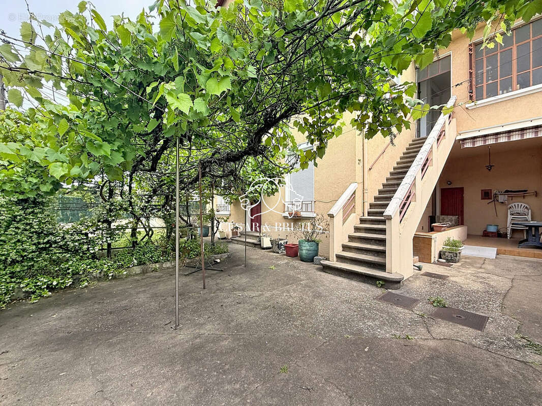 Appartement à LYON-8E