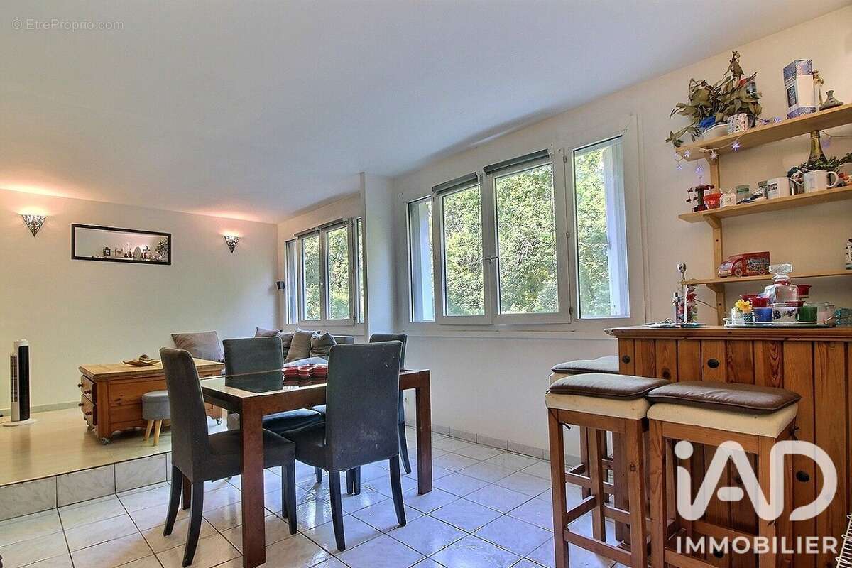 Photo 3 - Appartement à SAINT-GERMAIN-LES-ARPAJON