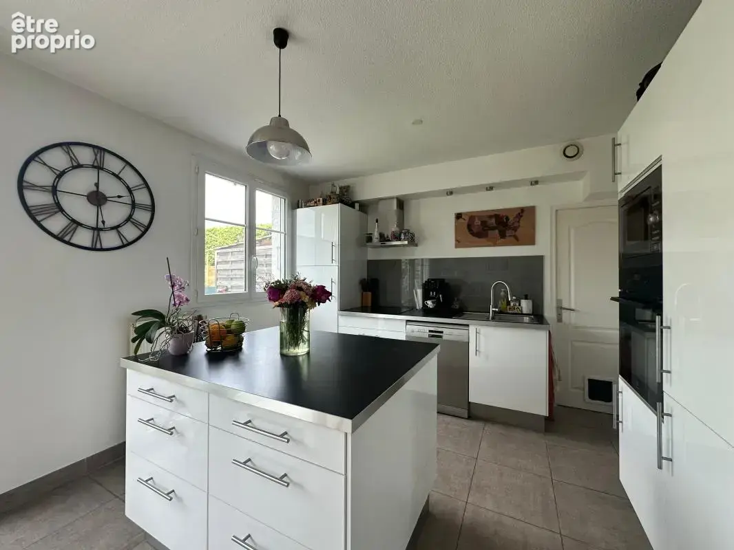 À Vendre - Rumilly (74150) - Maison avec garage et jardin - photo 5