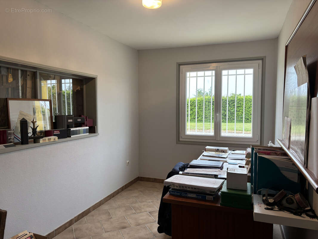 Local professionnel de 350 m2 - secteur le mele sur sarthe - photo 2