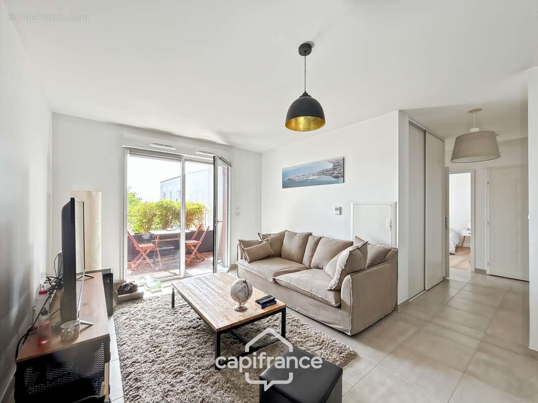 LA ROCHELLE, quartier Saint-Maurice. Appartement 3 pièces avec loggia et parking - photo 3