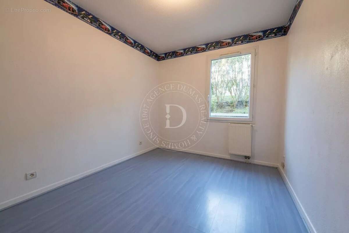 Appartement à EZE