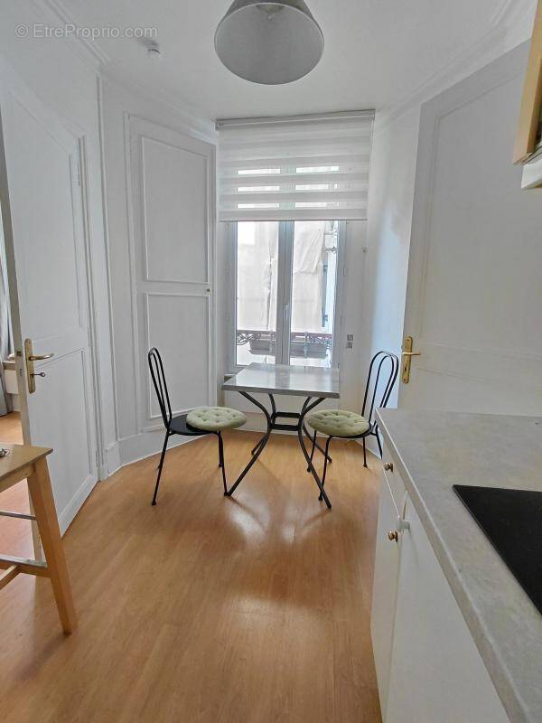 Appartement à PARIS-17E