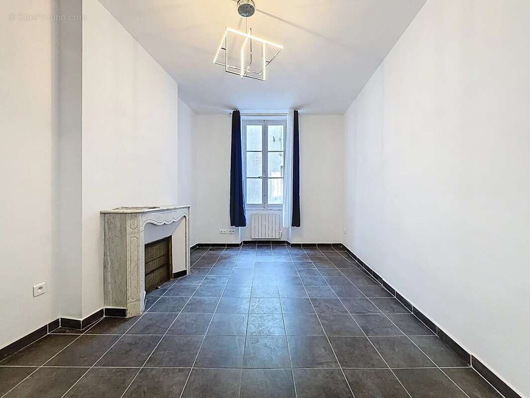 Appartement à MARSEILLE-1E