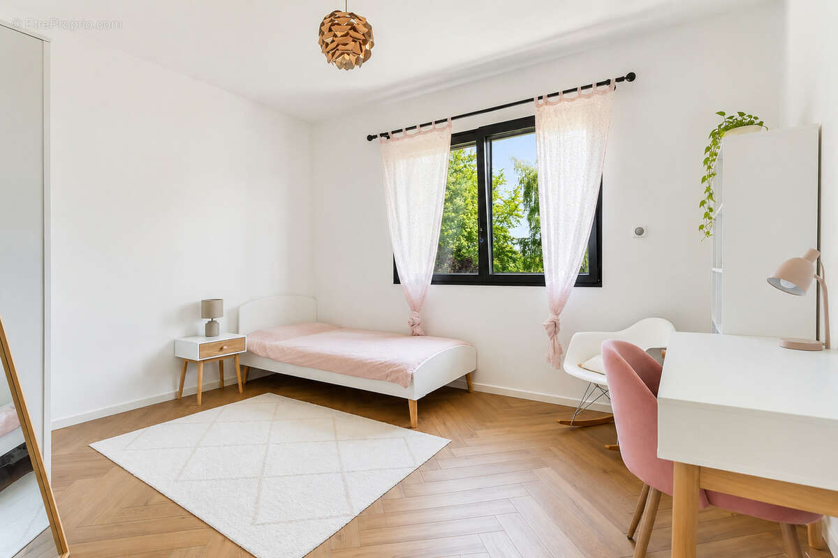 Maison contemporaine de 170 m2 construite en 2021 sur une parcelle d'environ 650 m2 - Veigy Foncenex - photo 7