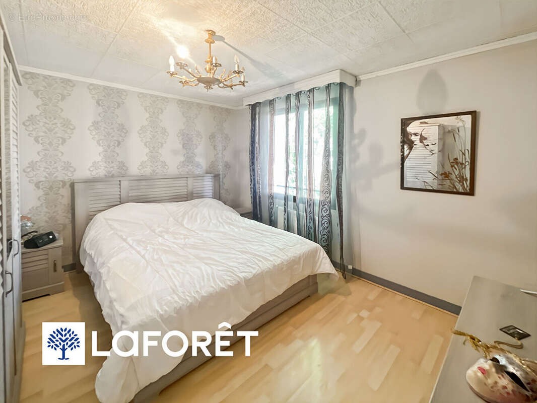 Maison traditionnelle 6 pièces à vendre à Sainte Geneviève des Bois - Réf 9159 - photo 8