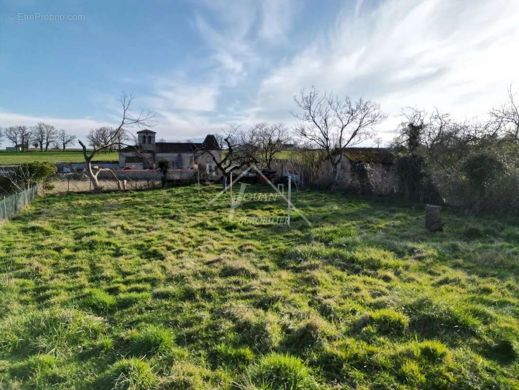 Maison à CHIRAT-L&#039;EGLISE