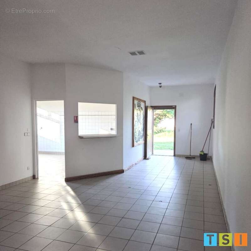 Commerce à PEGUILHAN