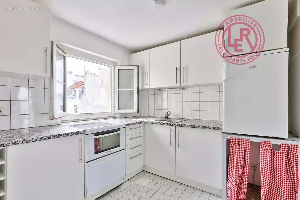 Paris 4ème  Arsenal - Rue de Birague - 2 pièces avec Vue et Balcon - photo 6