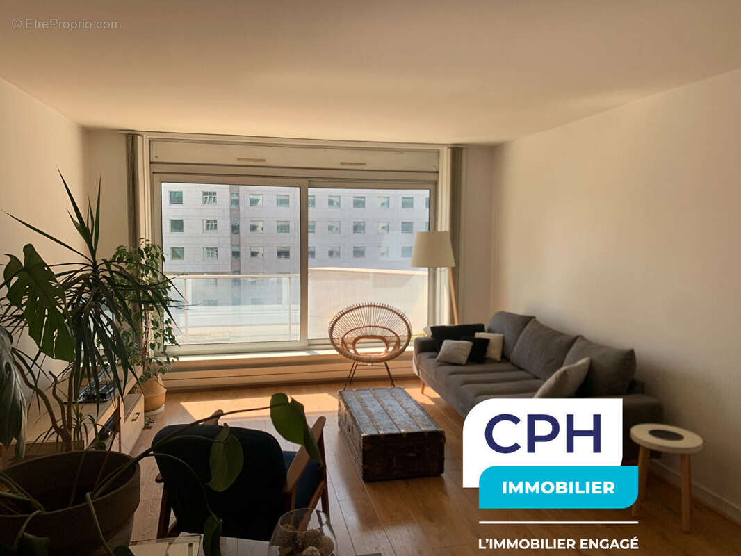 Appartement à COURBEVOIE