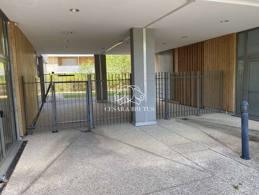 Appartement 70 m² à Saint-Priest  - photo 2