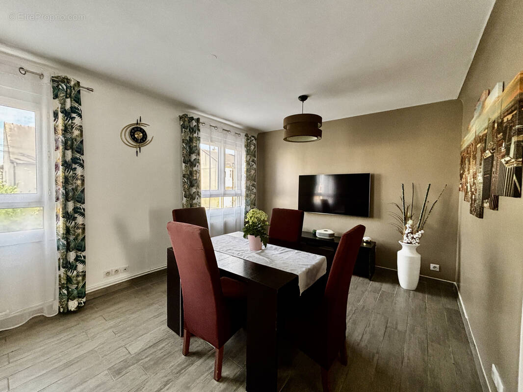 Appartement à SARTROUVILLE