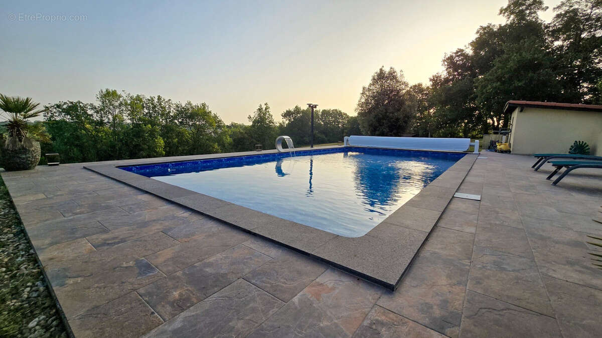 Maison à SAINTE-MAURE-DE-PEYRIAC