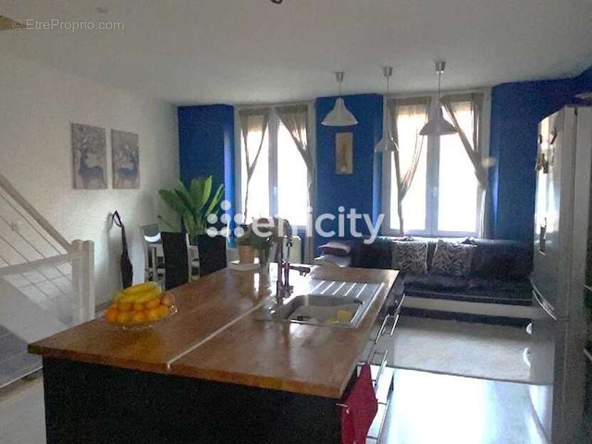 Maison à SAINT-JUST-MALMONT