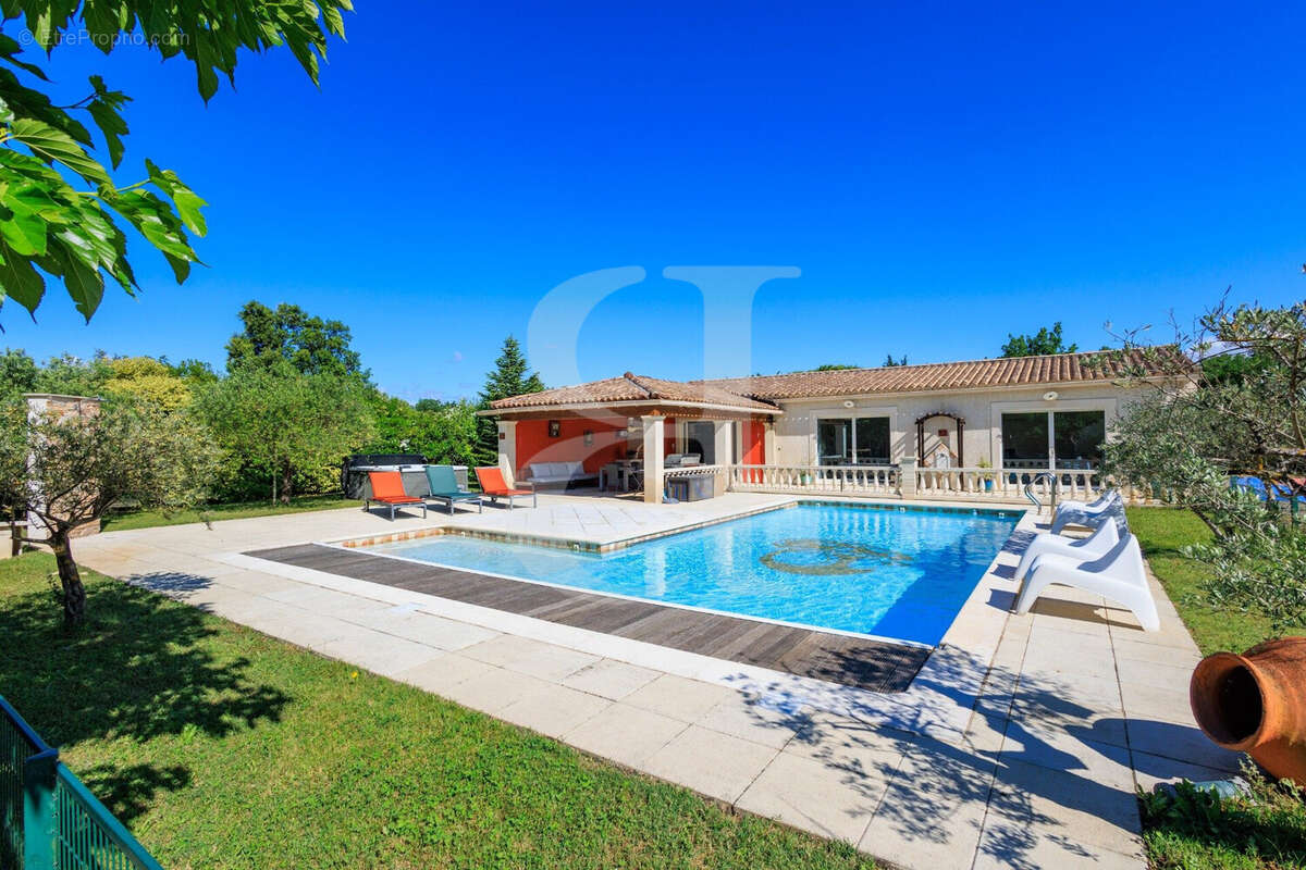 Maison à PERNES-LES-FONTAINES